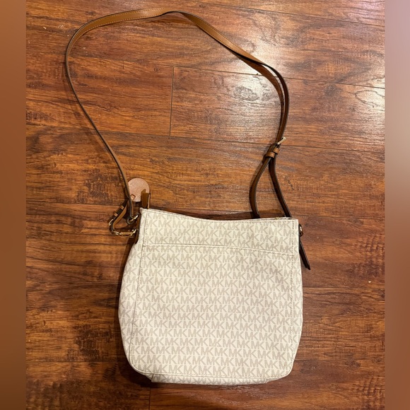 Michael Kors Jet Set Travel  Crossbody - Picture 2 of 7